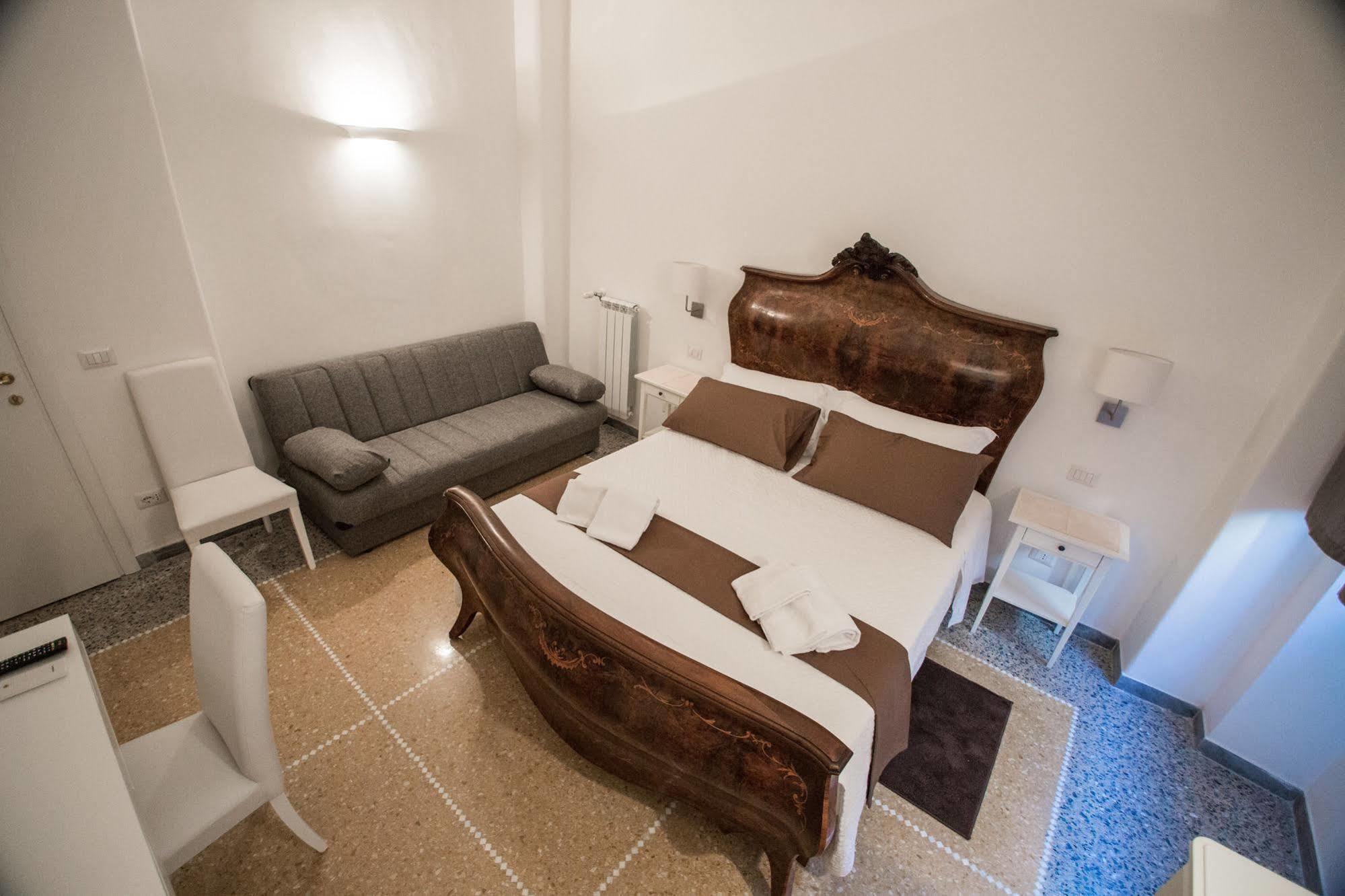 Desiderio Di Roma Hotel Bagian luar foto