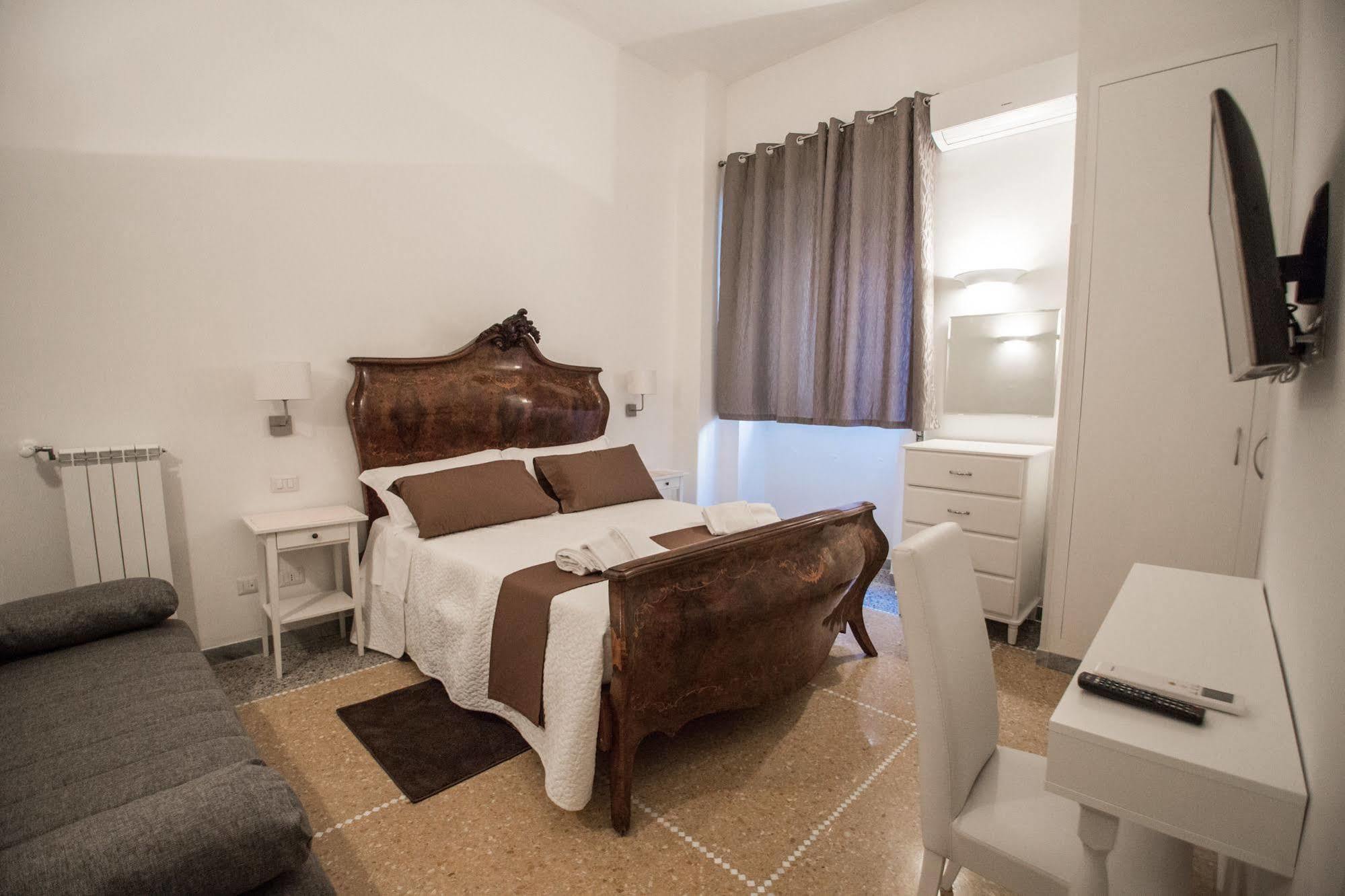 Desiderio Di Roma Hotel Bagian luar foto
