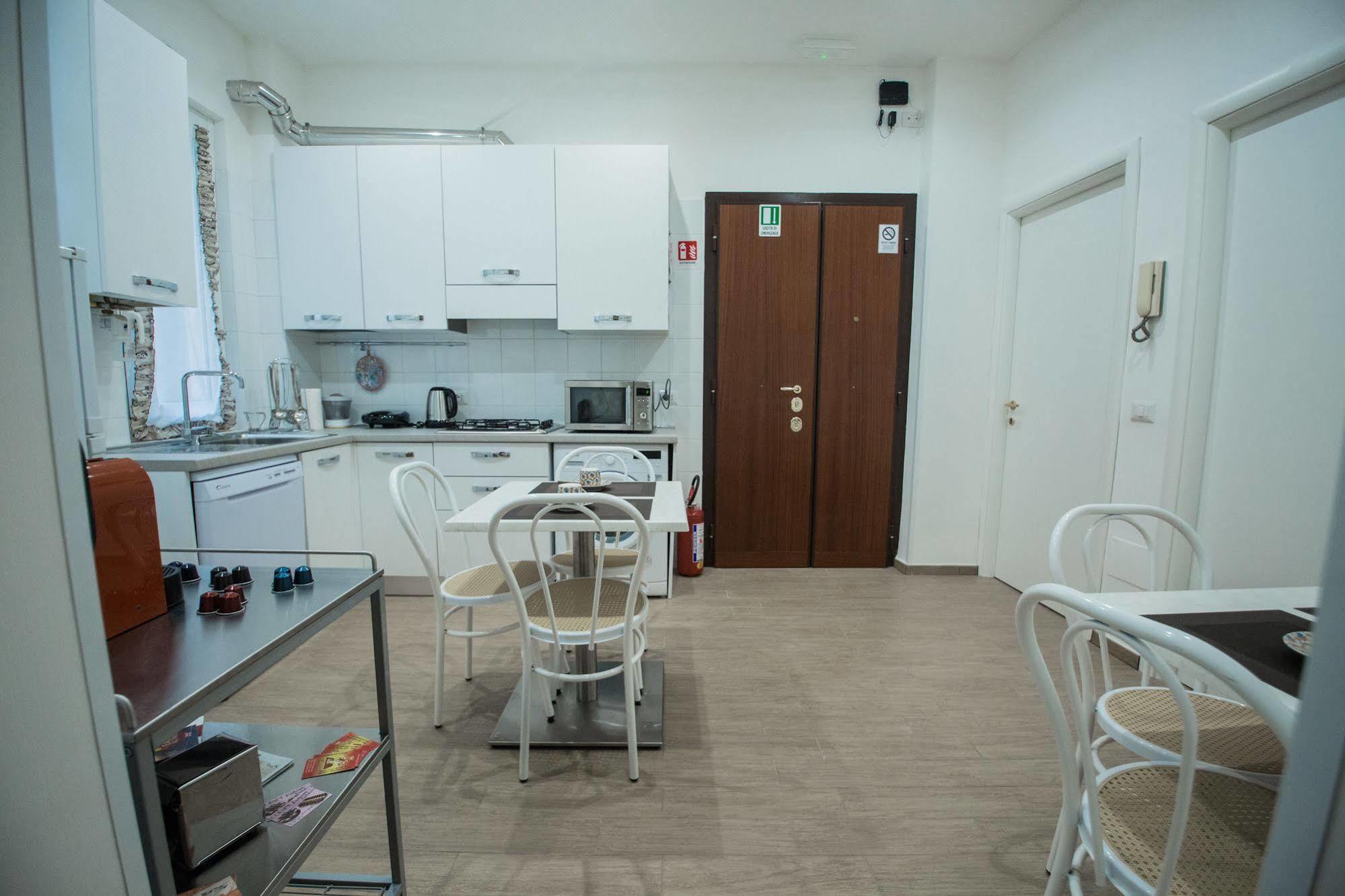 Desiderio Di Roma Hotel Bagian luar foto