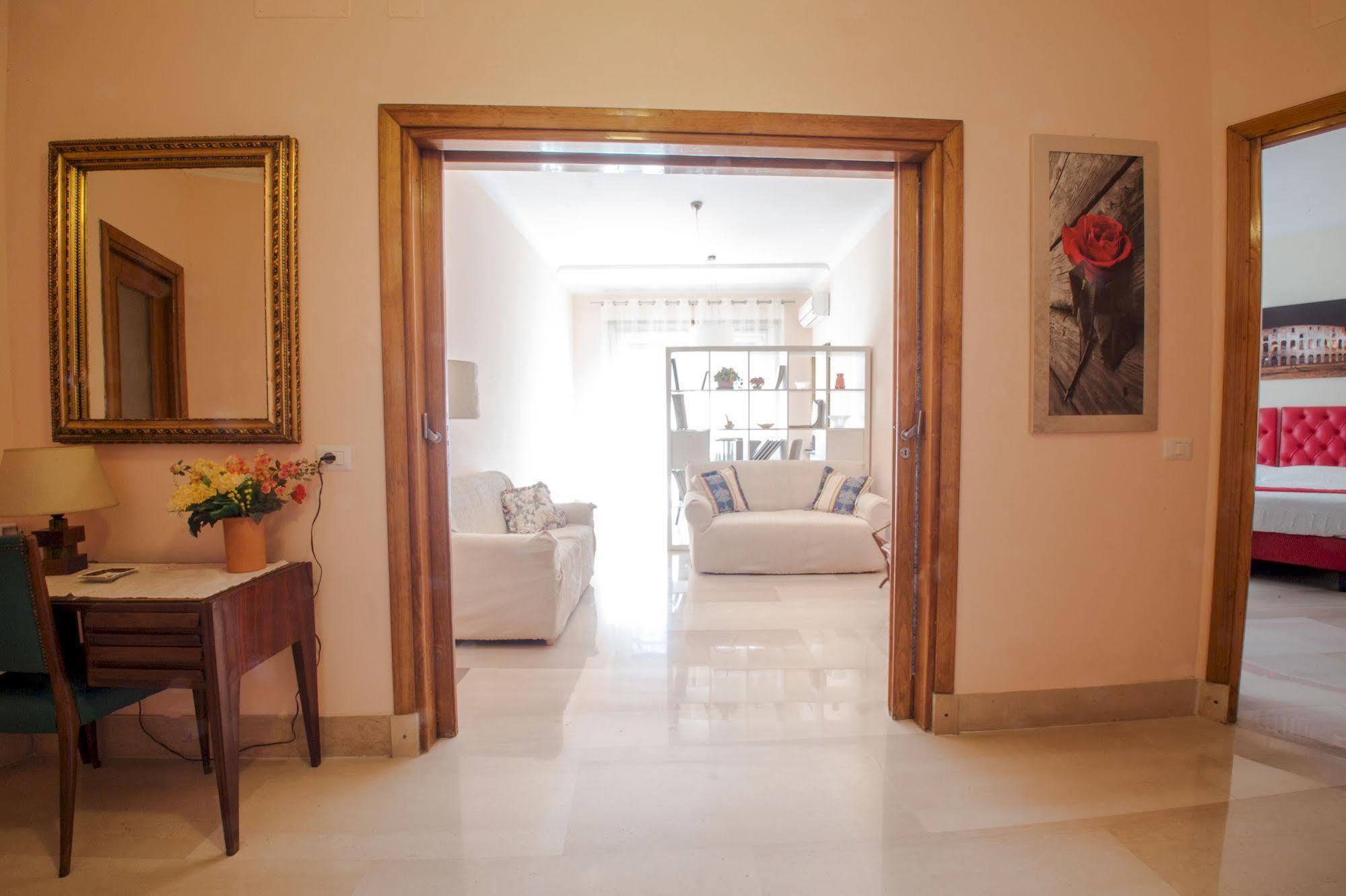 Desiderio Di Roma Hotel Bagian luar foto